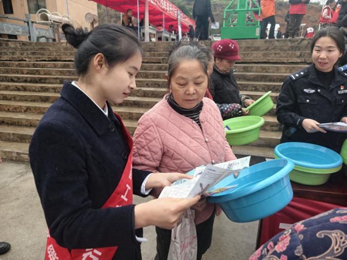 工行凯里天柱支行：开展“迎春”反诈宣传 守护群众“钱袋子”