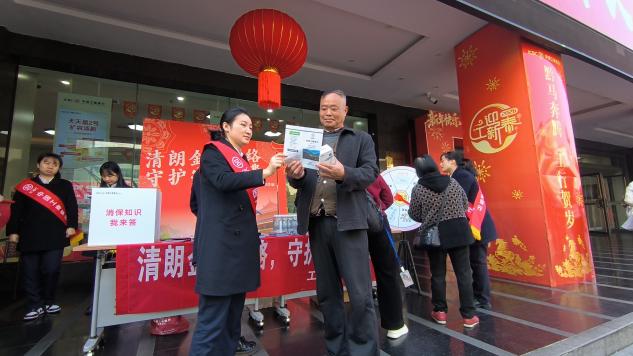 工行凯里北京路支行：开展反假币宣传活动 筑牢群众财产安全防线