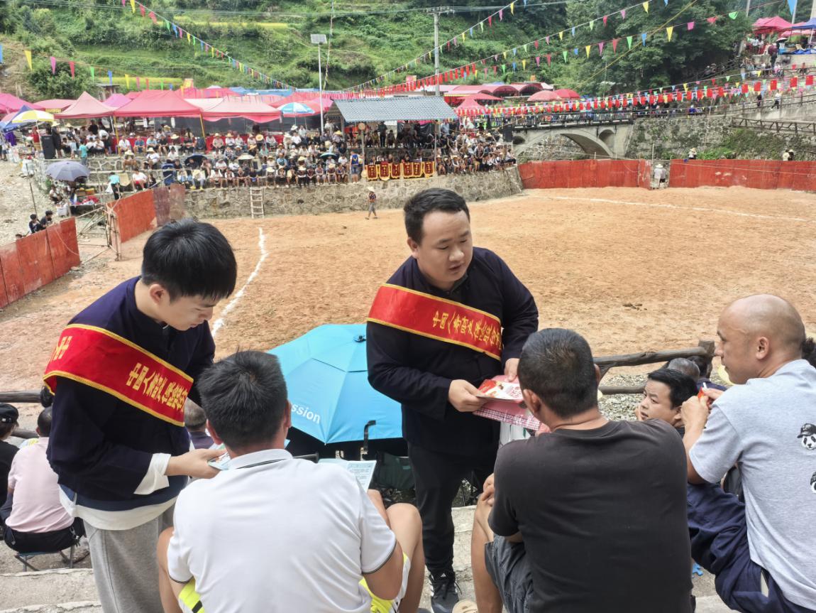 民俗盛会传金融温度 宣教护航平安乡村 ——国寿财险走进乌尧村开展金融知识宣传活动